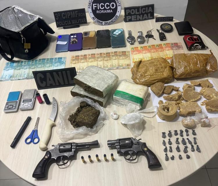 Quatro pessoas são presas com armas, dinheiro e drogas enterradas no quintal em Rorainópolis