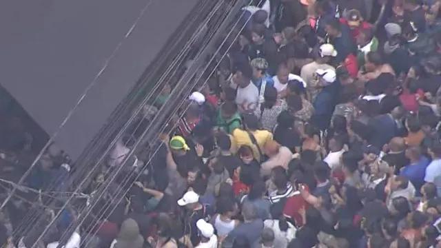 Inauguração de loja popular causa tumulto e fecha vias no Brás, em SP