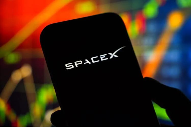 SpaceX en pleine reconversion&nbsp;: dès septembre, Elon Musk veut que l’IA rapporte plus que les fusées
