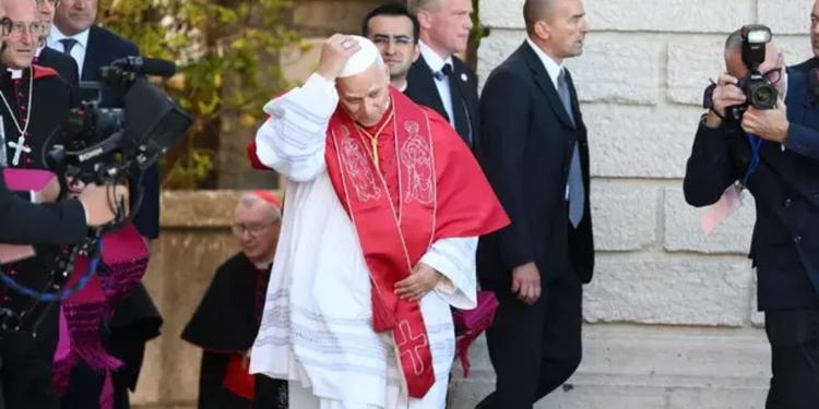 San Marino accoglie Papa Leone con un bagno di folla tra i Castelli: "Il mondo è ferito, aumenta la chiusura e la paura dell'altro"