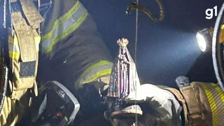 VÍDEO: Imagem de Nossa Senhora Aparecida é encontrada intacta após incêndio no RS