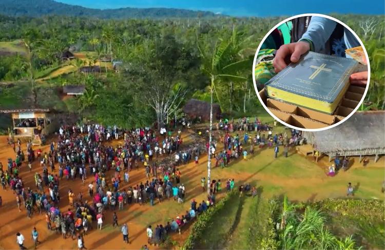 Pessoas viajam 4 dias pela selva para receber Bíblia em sua língua na Papua-Nova Guiné