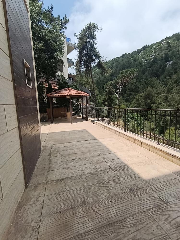 For Sale: Apartment in Mar Chaaya