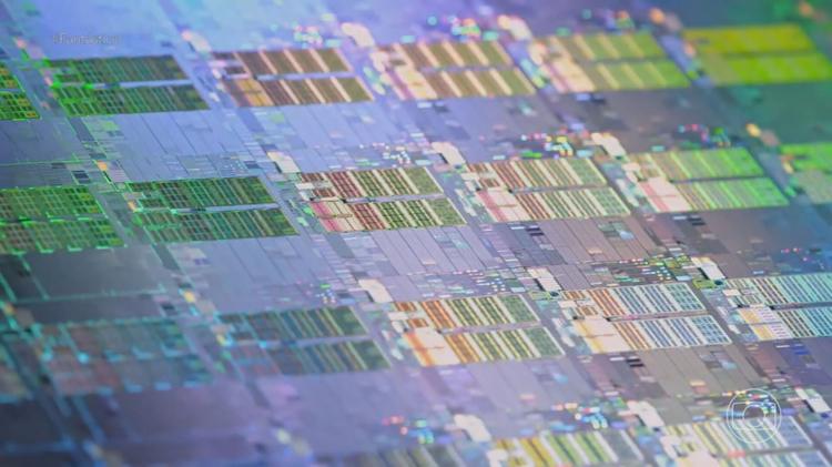 EUA ordenam suspensão de envio de máquinas à 2ª maior fabricante de chips da China, diz agência