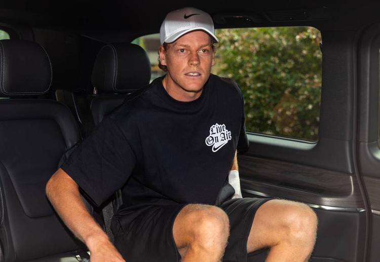 Sinner, "tagliando" verso Wimbledon per capire i blackout. Poi tornerà in campo
