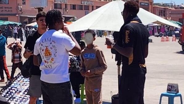 عودة مقلقة لظاهرة تسول الأطفال في ساحة جامع الفنا بمراكش +صور