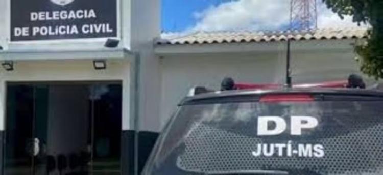 Duas pessoas morrem em acidente entre carro e caminhão na BR-163 em Juti