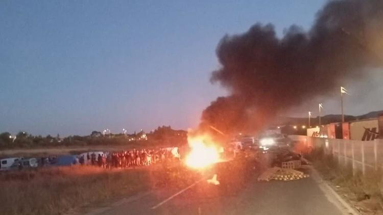 Frontignan : des pêcheurs bloquent un dépôt pétrolier pour dénoncer le coût du carburant
