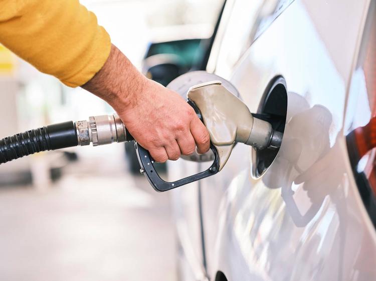 TORINO – Rifornimento carburante con carte clonate: due arresti