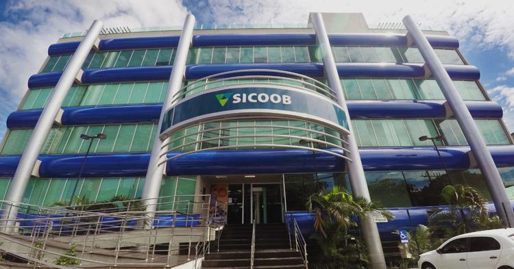Sicoob UniCentro Br atinge R$ 10 bi em ativos