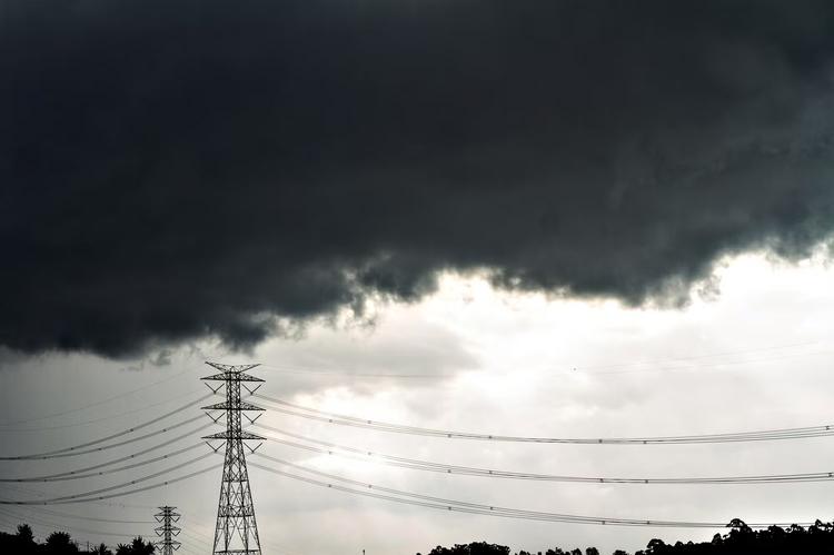 Ciclone deve se formar nesta quinta e levar ventos acima de 100 km/h ao Sul e Sudeste; RS tem risco de tornado