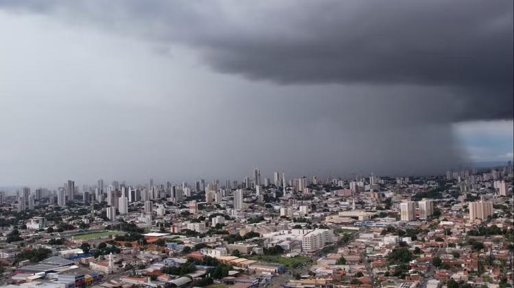 Chuva forte coloca Cuiabá e mais 59 cidades de MT em alerta