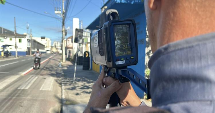 Fiscalização com radar portátil começa nesta sexta em Itajaí para veículos autopropelidos