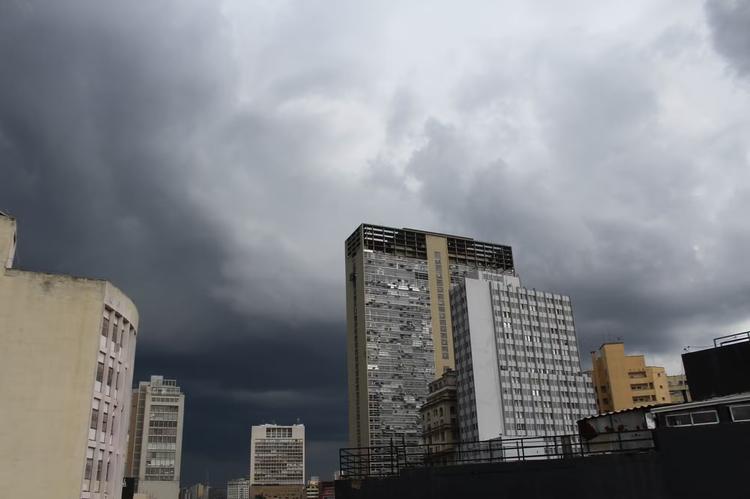 Ciclone-bomba pode se formar nesta sexta; Sudeste terá hoje maior risco de ventania, com rajadas de até 110 km/h