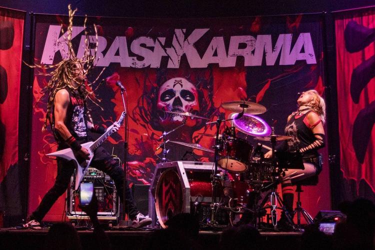Amerikaans metalduo KrashKarma met Bredase support act in Poppodium Phoenix