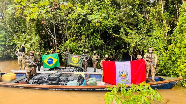 Mais de 15 toneladas de drogas são apreendidas em operação militar na fronteira do Amazonas com o Peru