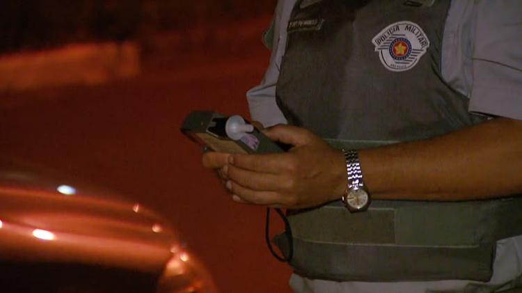 Motorista com sinais de embriaguez tenta fugir e é preso em Dracena