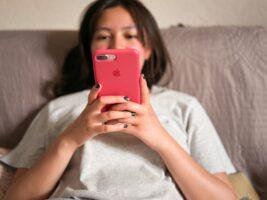 Ragazzi e social. Ferrari (Cremit-Cattolica): “È più semplice accusare una generazione che mettersi accanto”