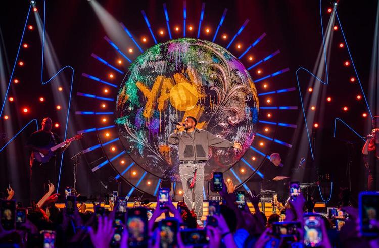Yan celebra noite histórica em São Paulo com casa lotada e grandes encontros musicais