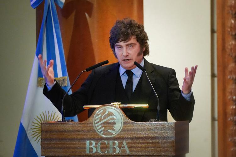 Javier Milei decreta feriado nacional após eliminação da Argentina na Copa