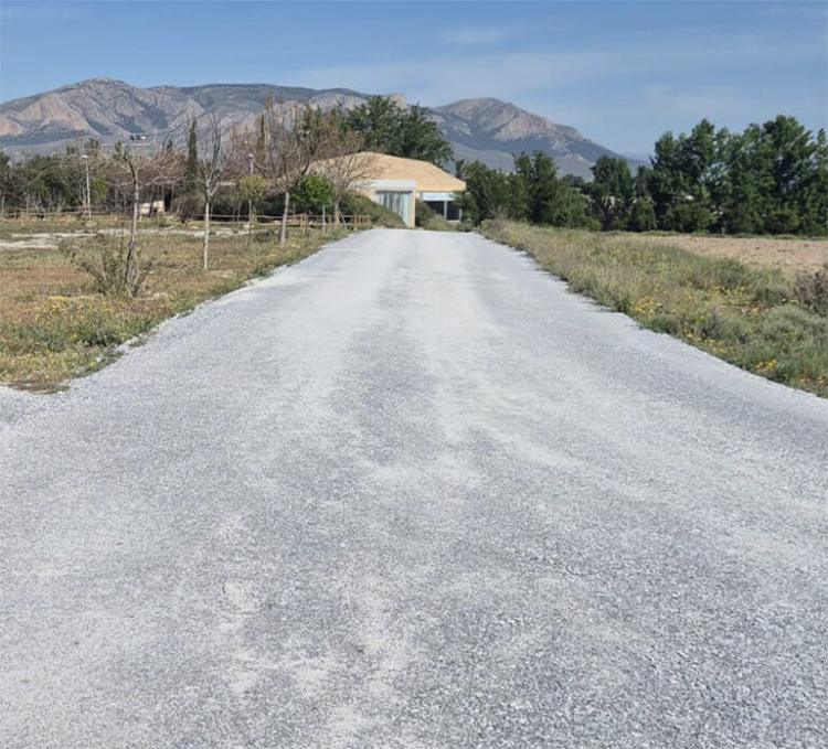 Culminan las obras de mejora de varios caminos rurales, entre ellos el de acceso al CIYA y la zona arqueológica de Cerro Cepero