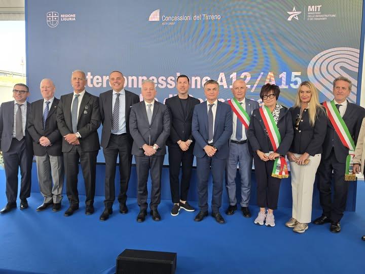 Oggi presenti all' inaugurazione del interconnessione A12 A15 e al completamento casello Ceparana -Albiano con autorità...