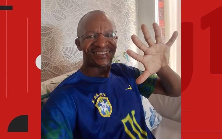 'Homem do hexa': baiano que viralizou por ter seis dedos mantém sonho de ver Brasil campeão