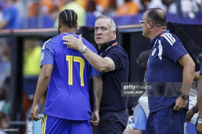 Brandley Kuwas of Curaçao and Curaçao coach Dick Advocaat during the 2026 FIFA World Cup Group E match between Curaçao and Ivory Coast at Philadelphia Stadium on June 25, 2026, 