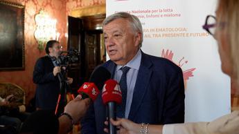 Ematologo Rambaldi: "Diagnosi molecolari e cure mirate migliorano la prognosi dei tumori del sangue"