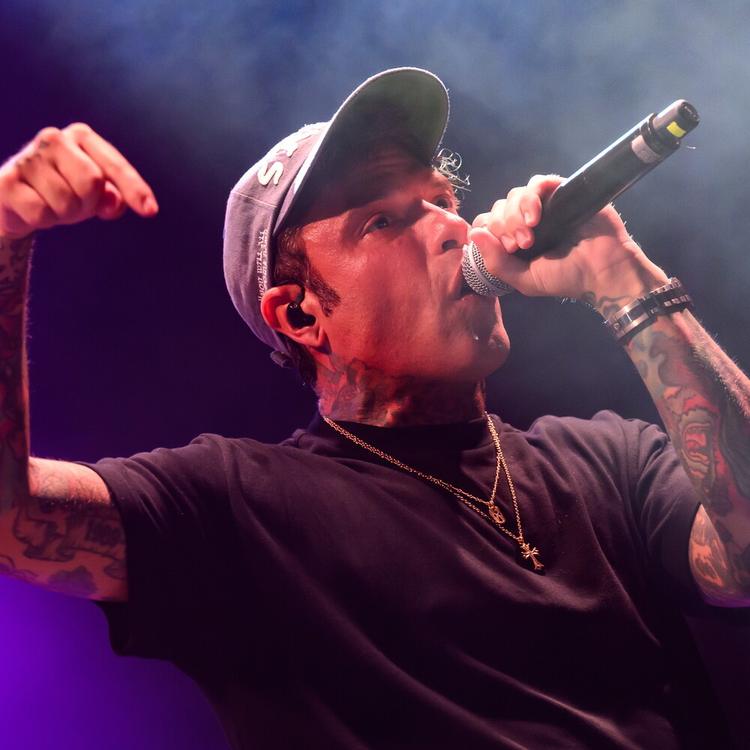 Fedez torna a casa: le dimissioni dall'Humanitas e la verità sui farmaci che hanno riaperto l'ulcera