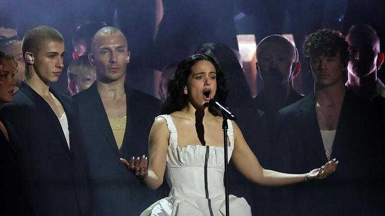 Del confesionario de Rosalía al sarcasmo de Sabrina Carpenter en 'Man's Best Friend': las artistas se ríen de sus fracasos amorosos