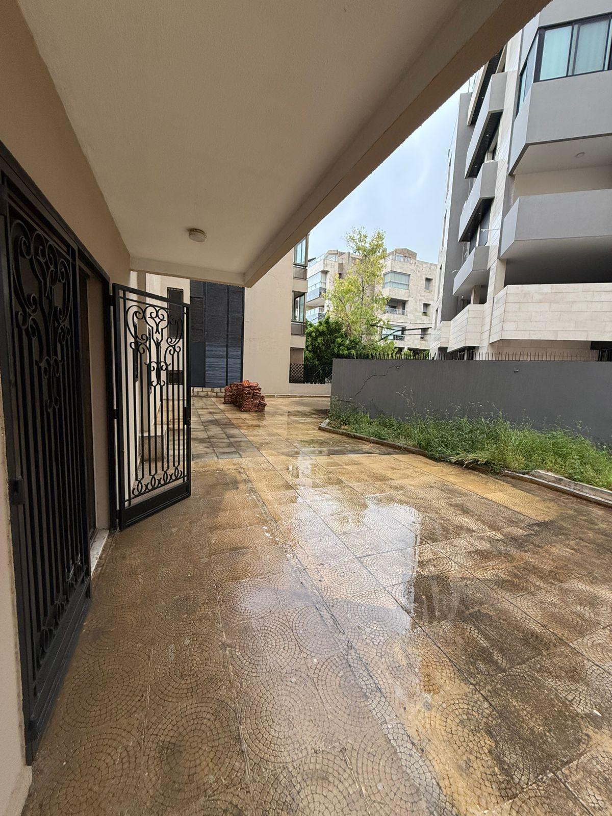 For Sale: Apartment in Mansourieh