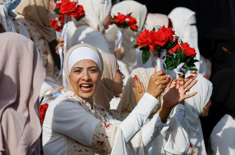 FOTOS: Em meio à guerra, Gaza realiza casamento coletivo para 50 casais