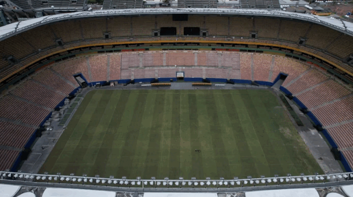 Veja o antes e depois do gramado da Arena da Amazônia, que teve jogos transferidos para recuperação do campo