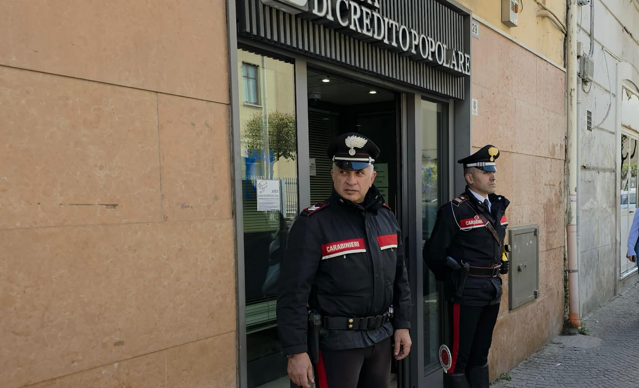 Frattamaggiore, carabinieri sventano rapina con ostaggi: arrestati due uomini