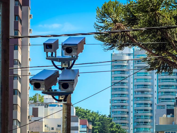 'Caetanos': Porto Alegre tem novos radares de avanço de sinal que podem multar motoristas em até R$ 300; veja locais