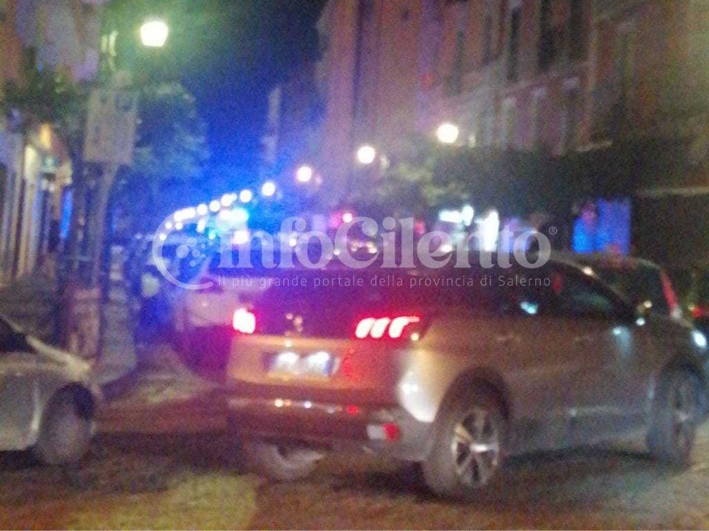 Eboli, aggressione in Piazza della Repubblica: uomo accoltellato nella notte, salvato da un gruppo di ragazzi