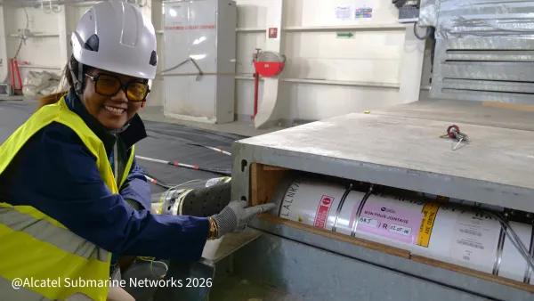 Lumalink cable loading_EllaLink_Splang_Marie-Lucienne Rattier