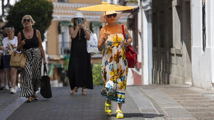 AEMET prevé cielos despejados y alguna lluvia ocasional en Andalucía hoy