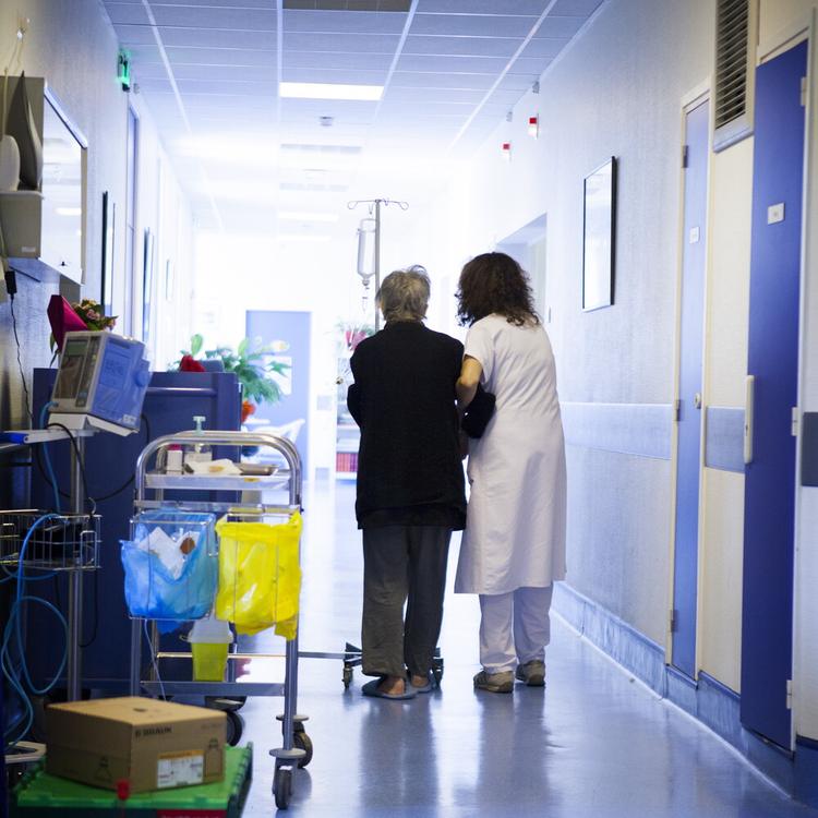 A 100 anni si rompe il femore, operata a Licata: torna in piedi dopo 48 ore