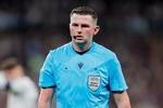 Michael Oliver, un viejo conocido para el debut ante el Inter
