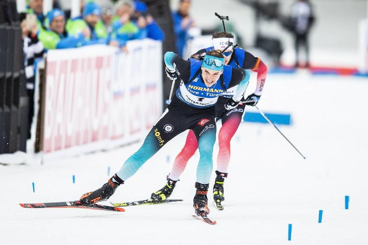 BIATHLON - Cette dernière course des mondiaux de biathlon a offert une nouvelle bagarre épique entre Français et Norvégiens. Retour en images sur la course qui a apporté deux nouvelles médailles dans le clan tricolore avec l'argent pour Quentin Fillon-Maillet et le bronze pour Emilien Jacquelin.