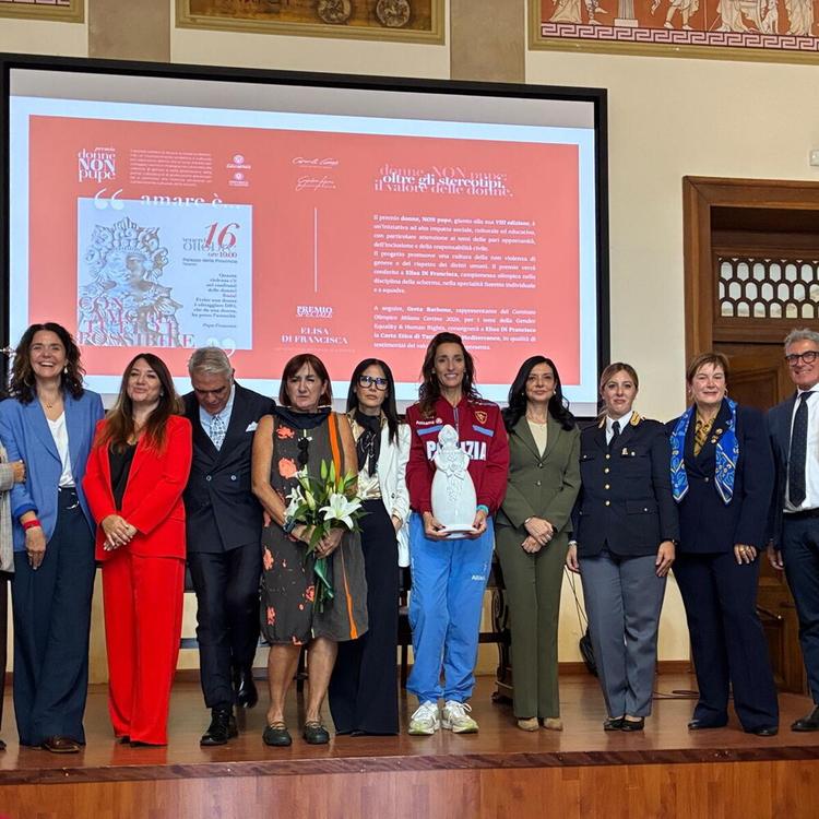 Premio contro la violenza "Donne, NON pupe" a Elisa Di Francisca