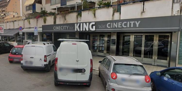 Panico e sgombero in un cinema a Palermo, tra le ipotesi l'uso di spray urticante
