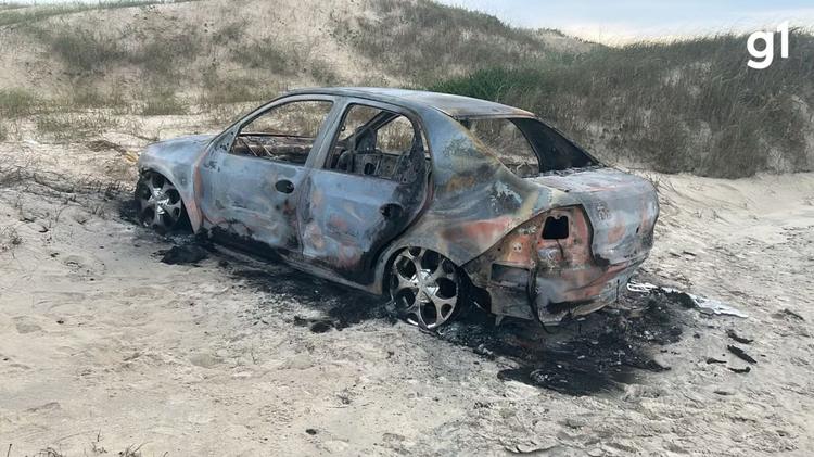 Corpo carbonizado é encontrado dentro de carro incendiado na beira de praia do RS