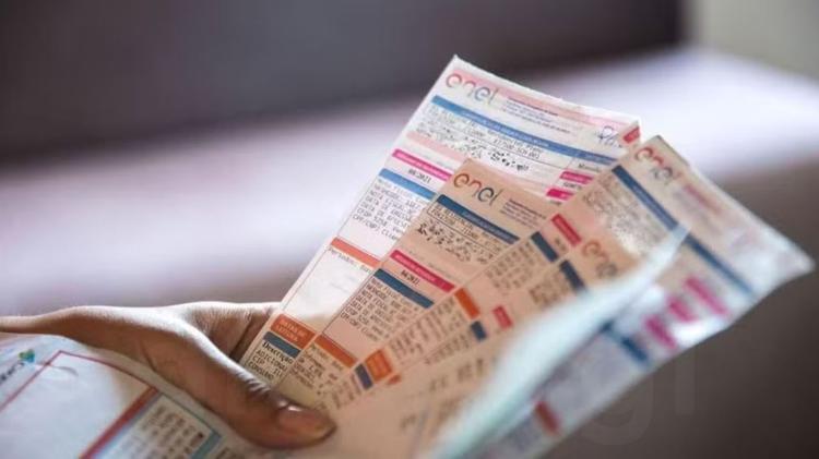 Inadimplência cresce e afeta 12,3% das famílias; governo lança Desenrola 2.0 com ajuda para pagamento de dívidas