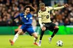 El bolsillo de Cucurella, a examen en el Clásico