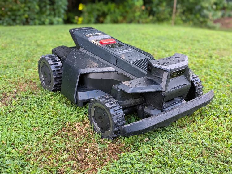 the navimow x430 robot lawn mower in the rain