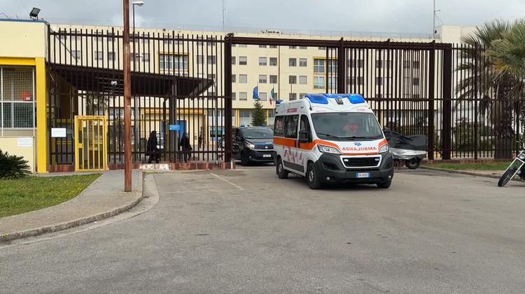 Rissa nel carcere di Lecce, agente si ferisce per protegge un detenuto