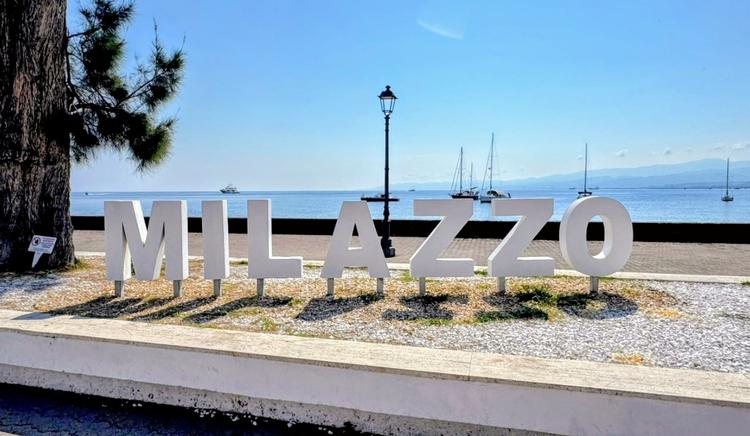 Ripristinata la scritta "Milazzo" alla Marina Garibaldi, appello contro gli atti vandalici